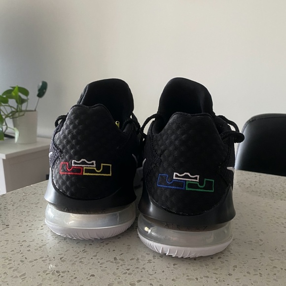 Nike LeBron 17 Low 'Multi Color' - Picture 2 of 5